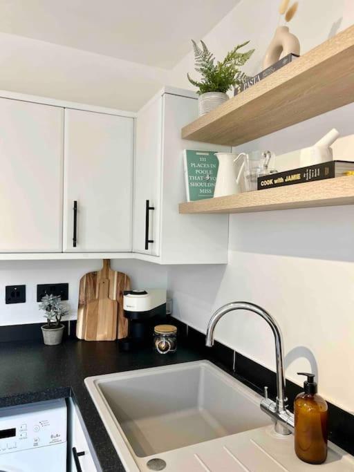 The Nook - Cosy Coastal Retreat Near Sandbanks Poole Exteriör bild